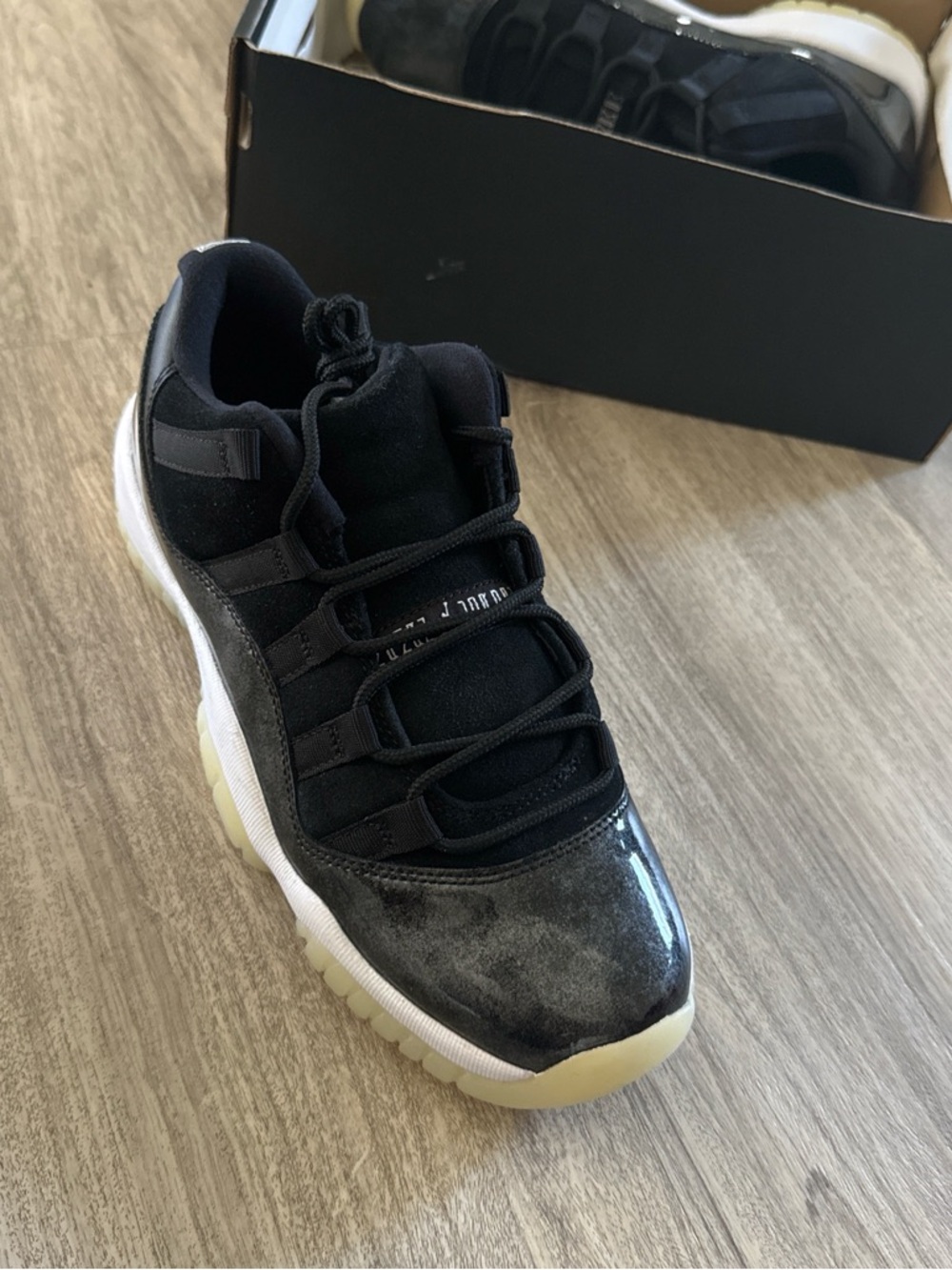 Air Jordan 11 Retro Low “72-10”  (With Box✅)